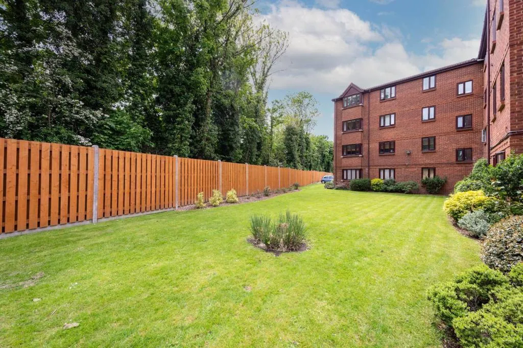Burnham Gardens, CROYDON, photo 6