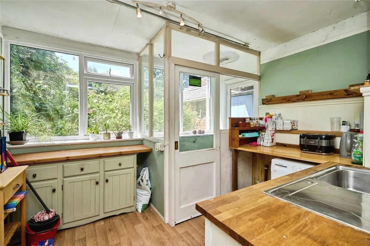 St. Johns Road, Newport, PO30, photo 8