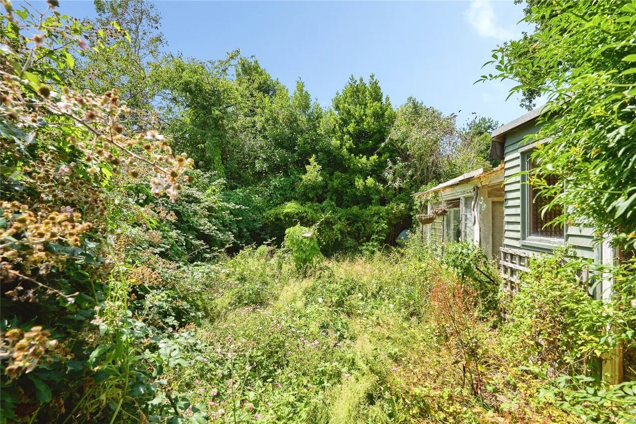 St. Johns Road, Newport, PO30, photo 11