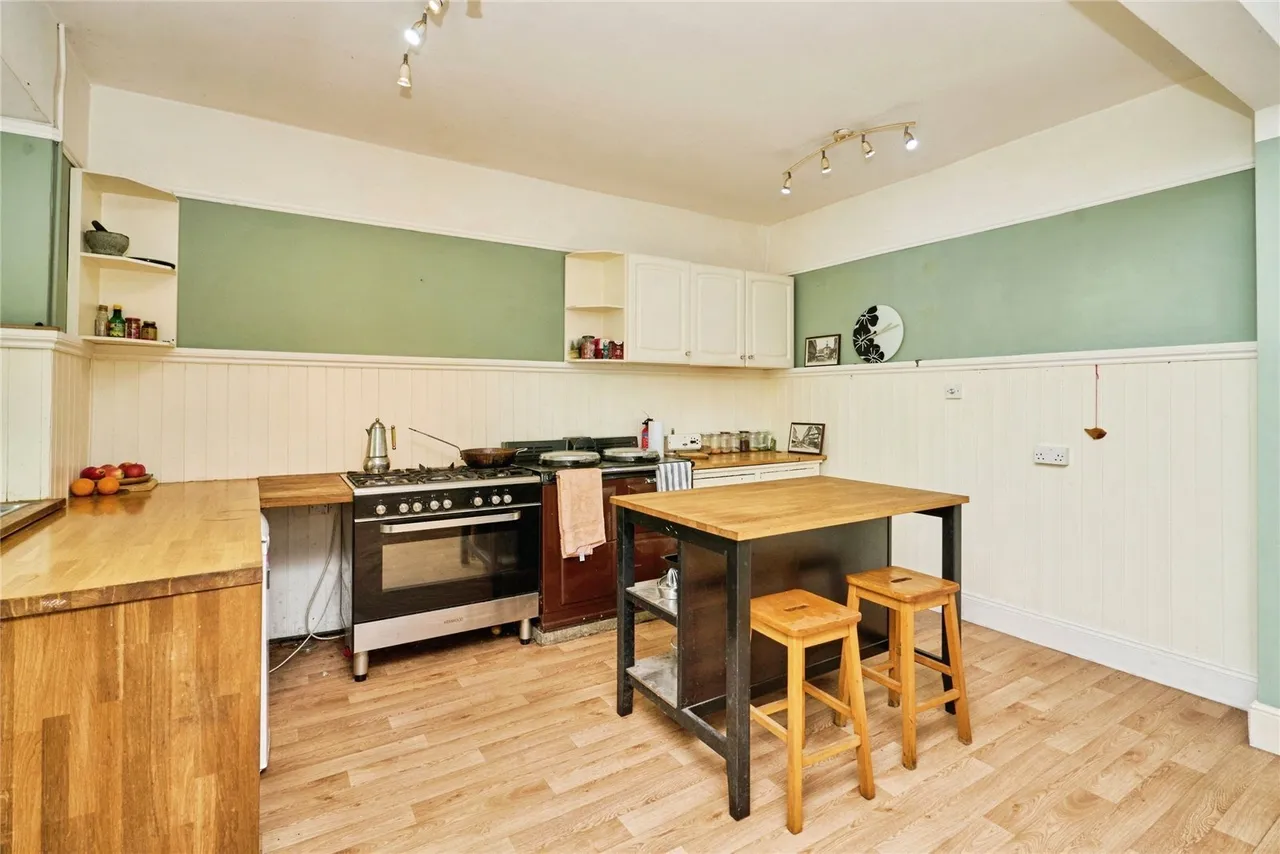St. Johns Road, Newport, PO30, photo 6