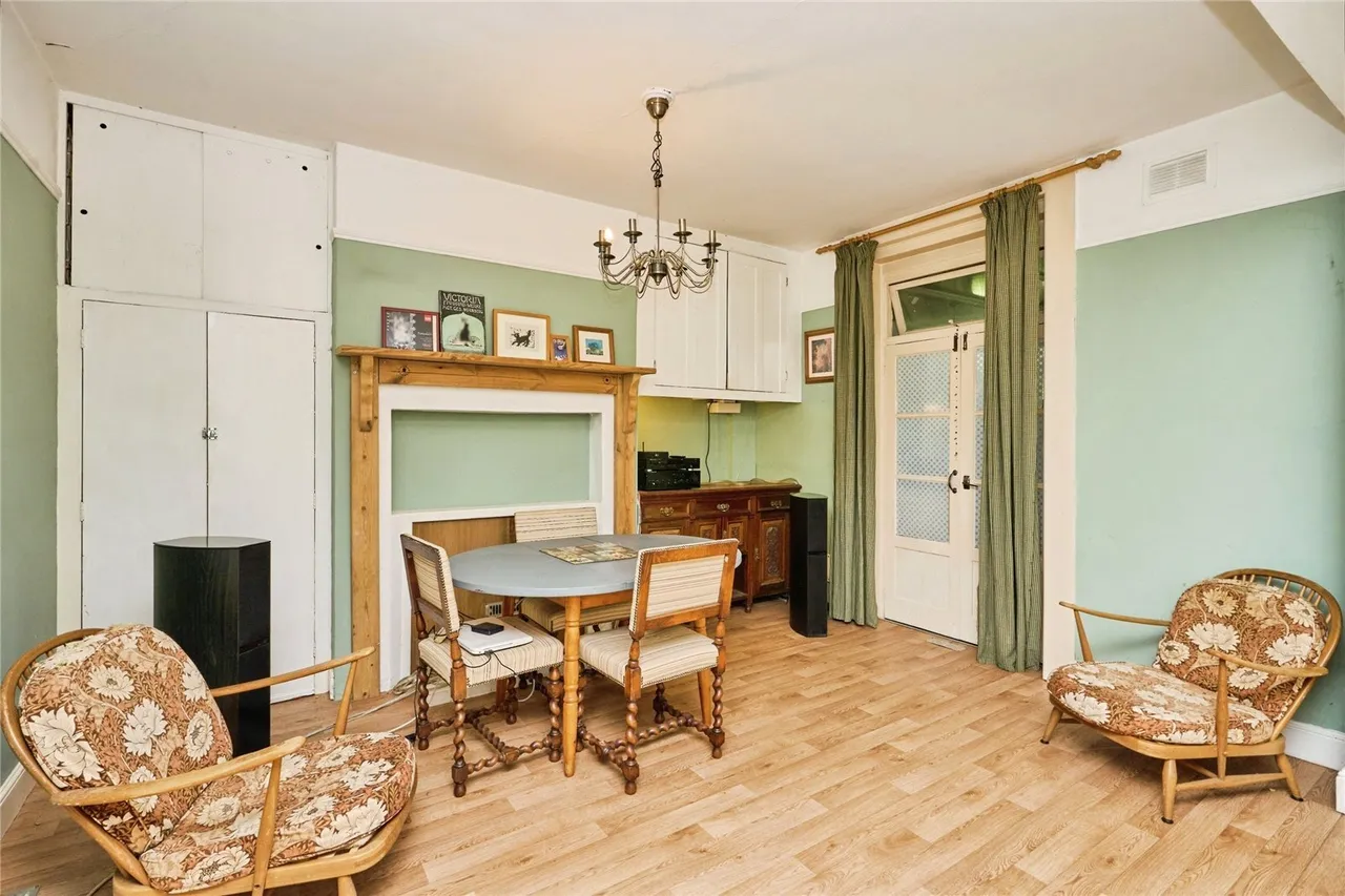 St. Johns Road, Newport, PO30, photo 9