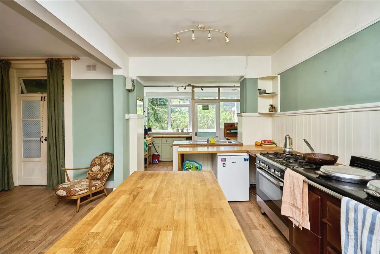 St. Johns Road, Newport, PO30, photo 5