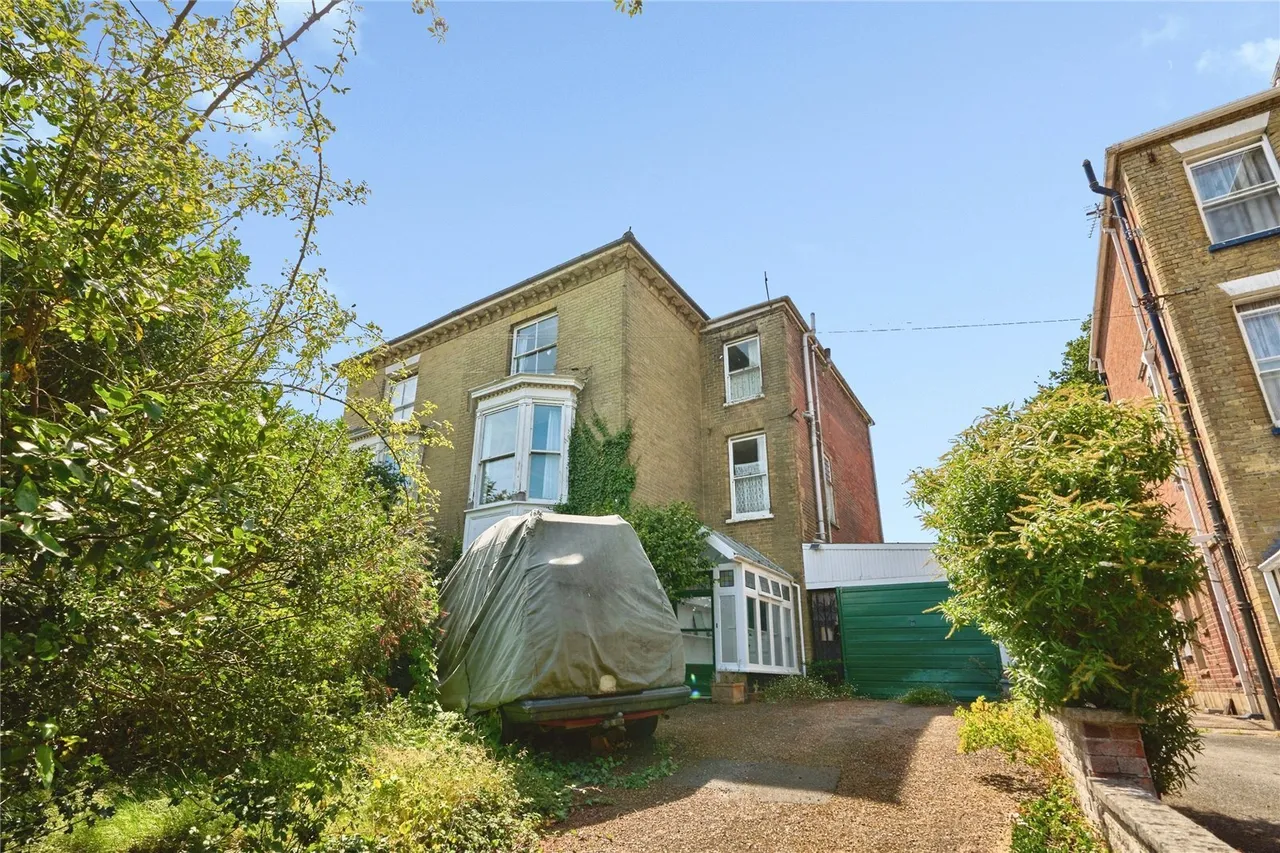 6 bed house for sale, St. Johns Road, Newport, PO30