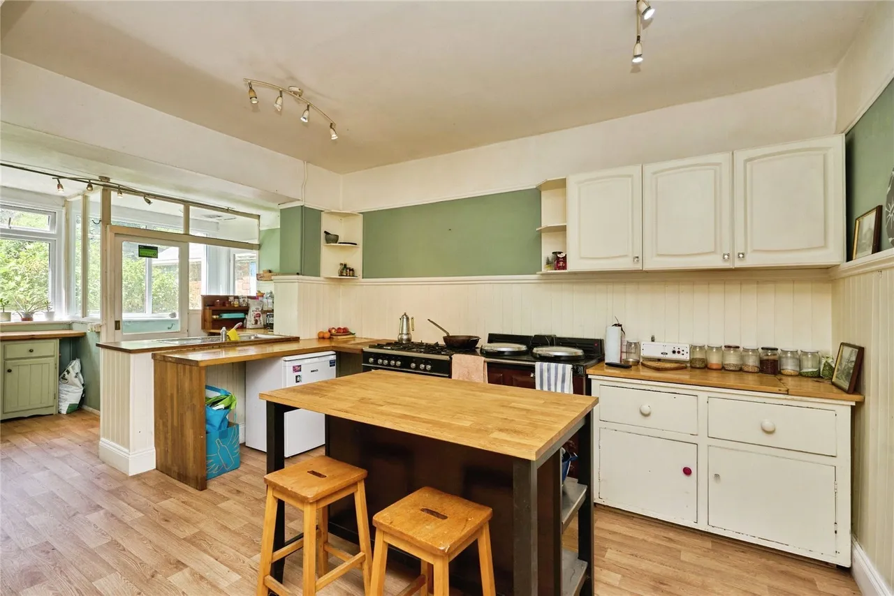 St. Johns Road, Newport, PO30, photo 4