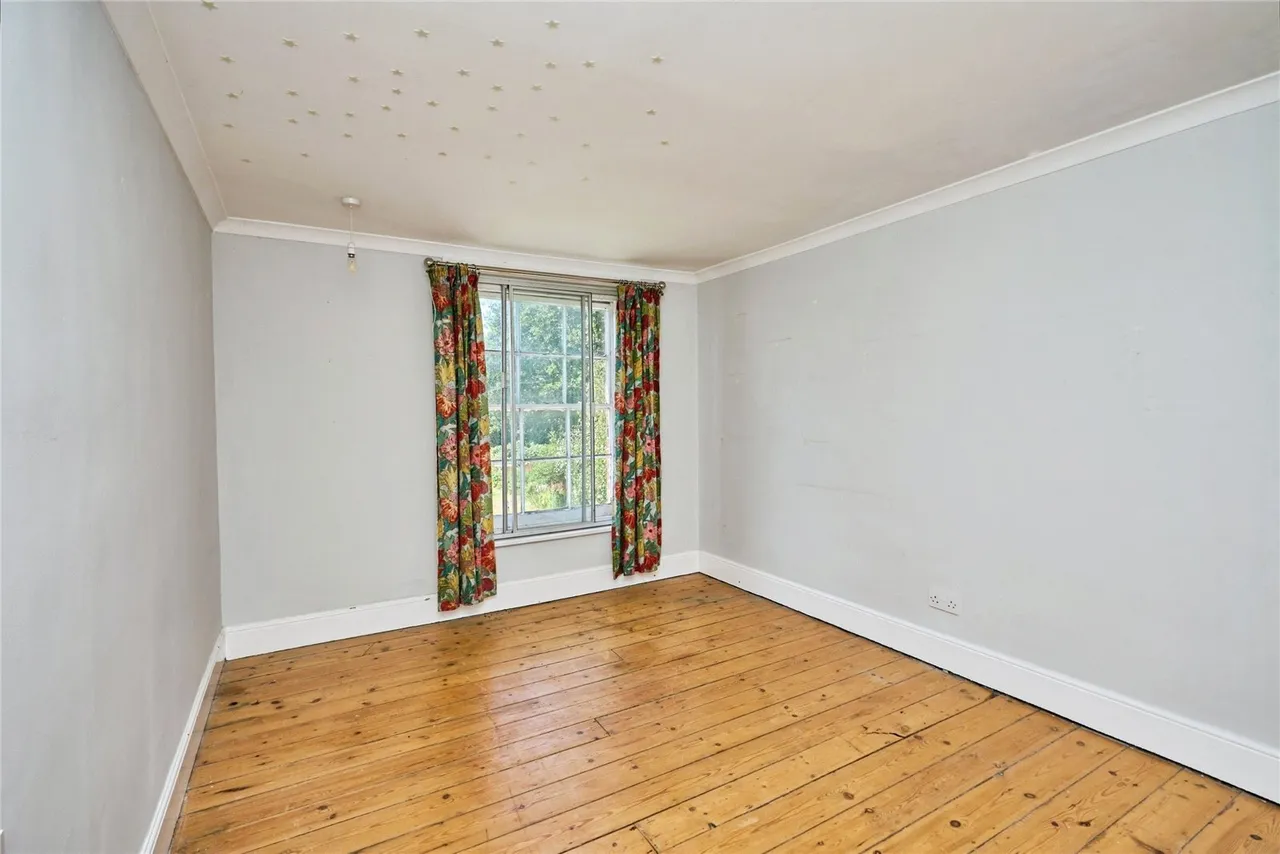 St. Johns Road, Newport, PO30, photo 16