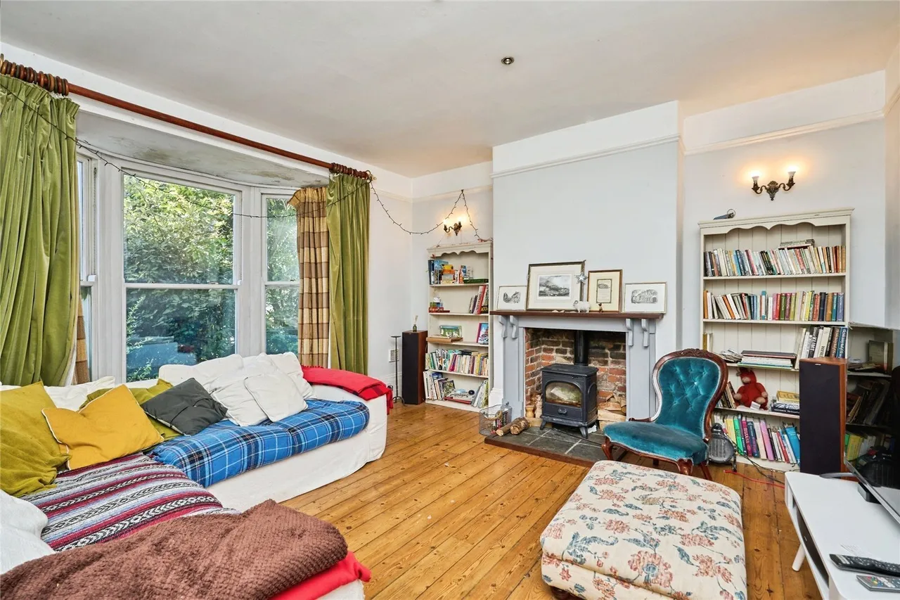 St. Johns Road, Newport, PO30, photo 2