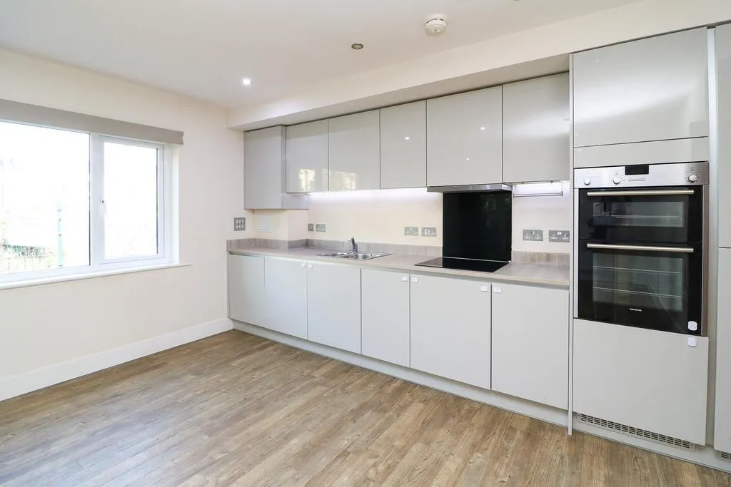2 bed flat for sale — Parchment Close, Mitcham