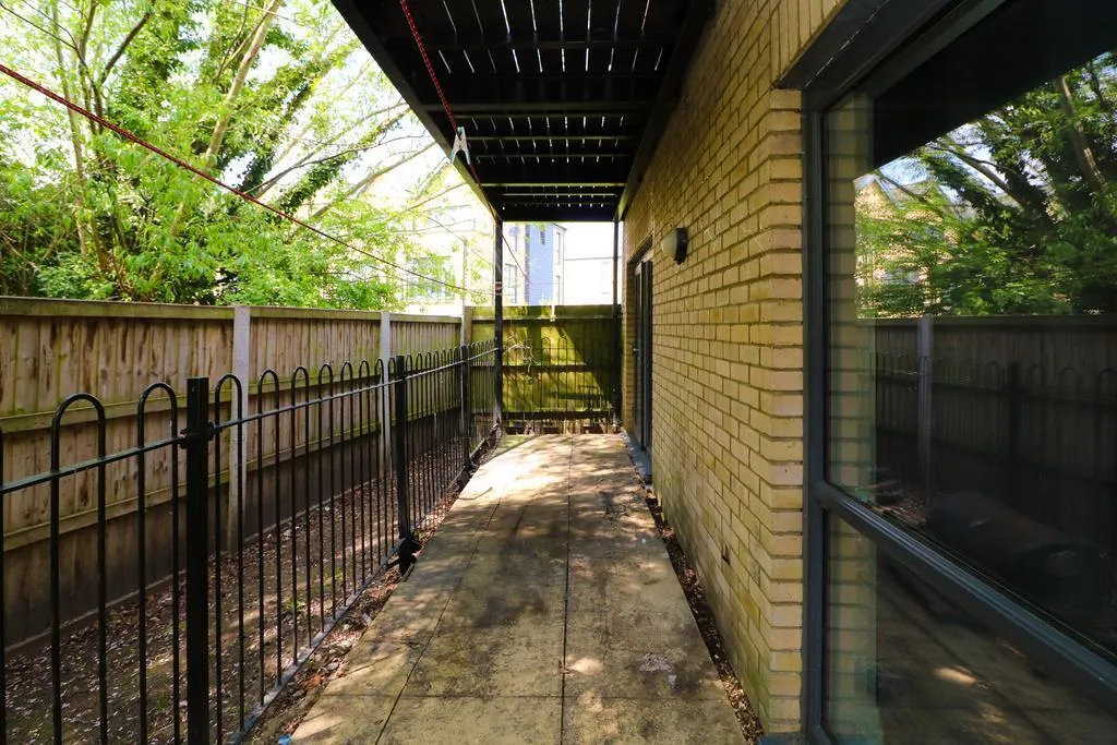 Parchment Close, Mitcham, photo 10