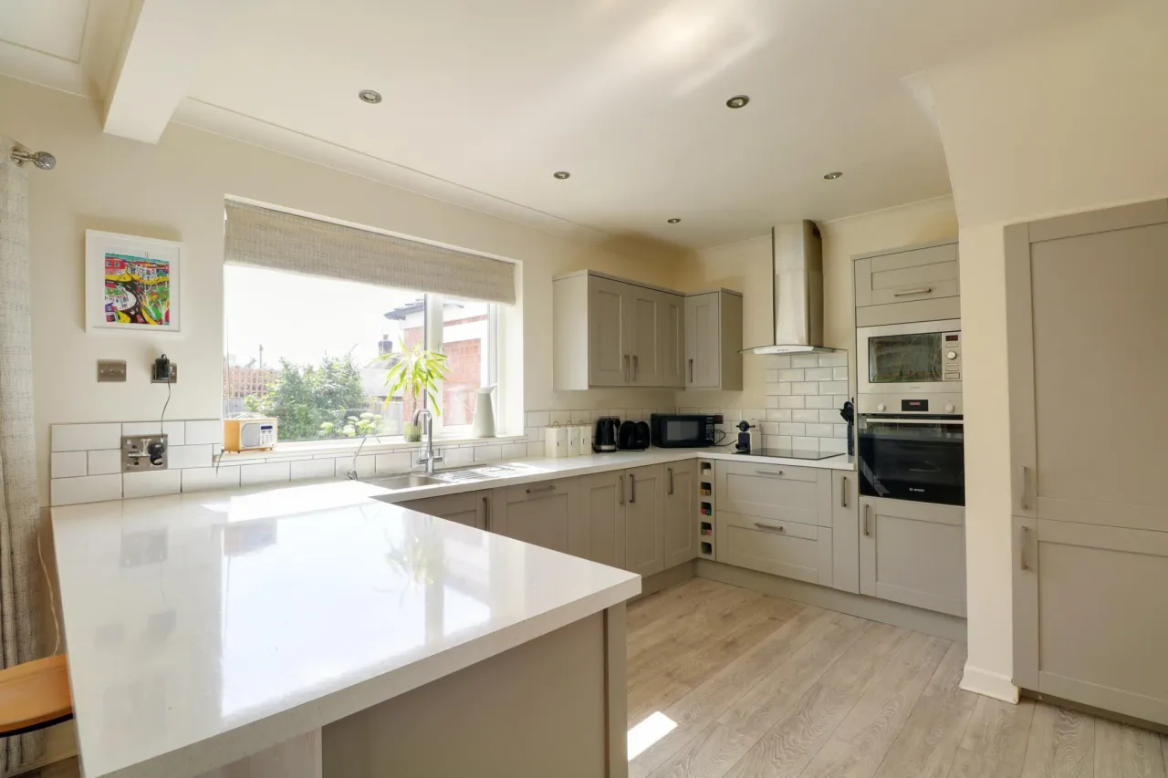 Berkeley Crescent, Crewe, photo 4
