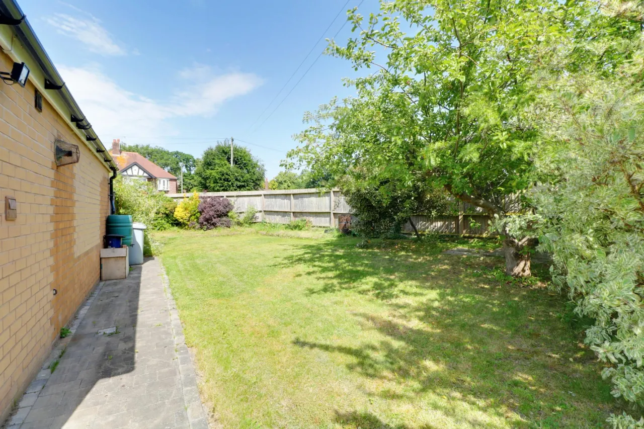Berkeley Crescent, Crewe, photo 18