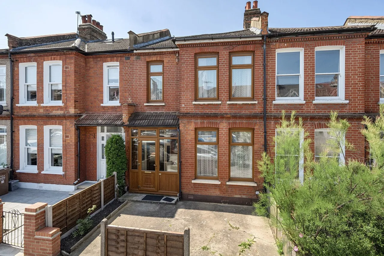 3 bed house for sale — Torridon Road, SE6