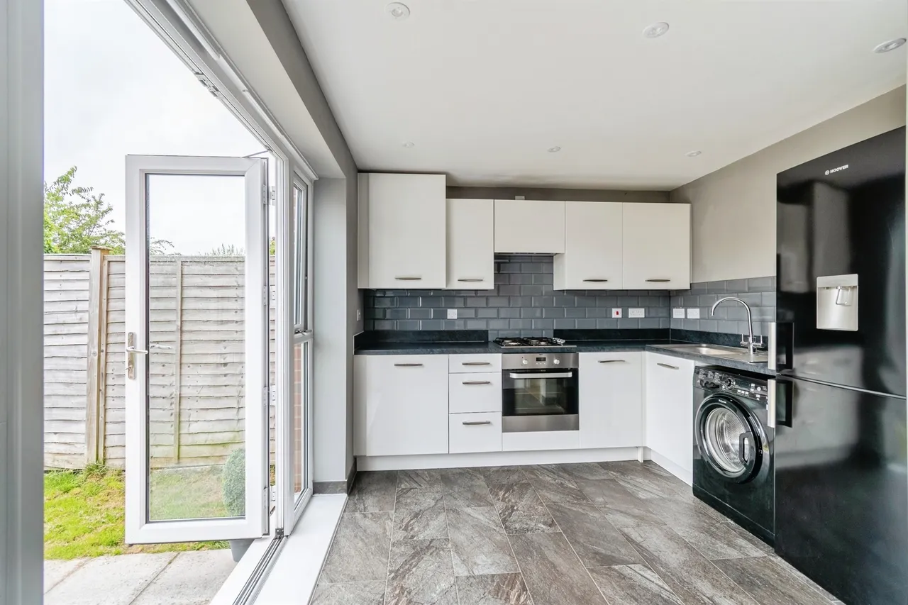 Asquith Avenue, Melksham, SN12, photo 8