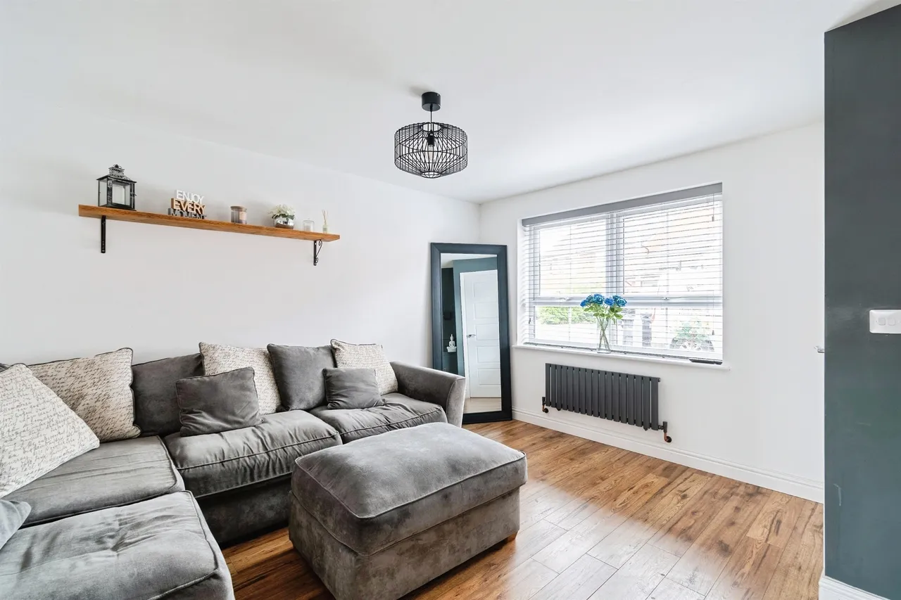 Asquith Avenue, Melksham, SN12, photo 3