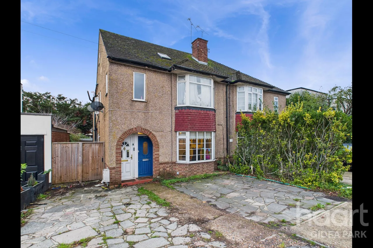 Eastern Avenue East, Gidea Park, RM2, photo 3