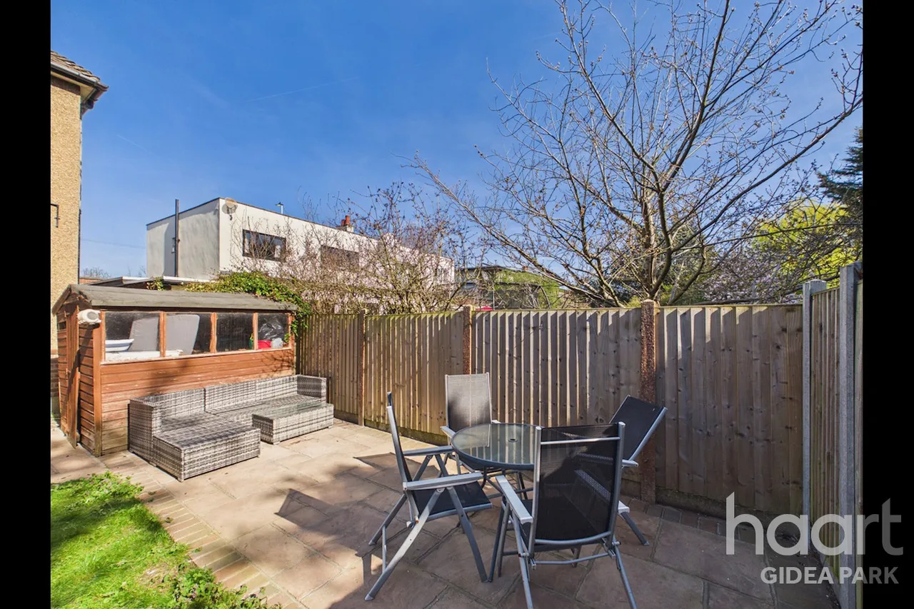 Eastern Avenue East, Gidea Park, RM2, photo 12