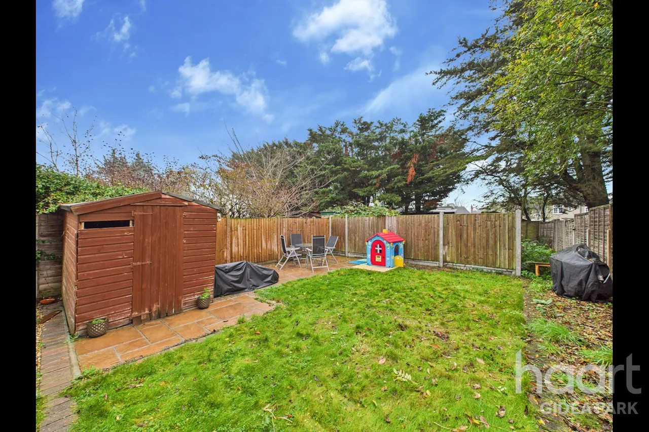 Eastern Avenue East, Gidea Park, RM2, photo 8
