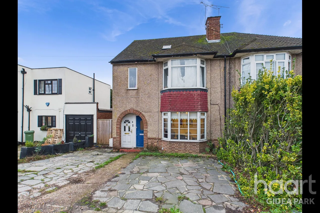 Eastern Avenue East, Gidea Park, RM2, photo 13