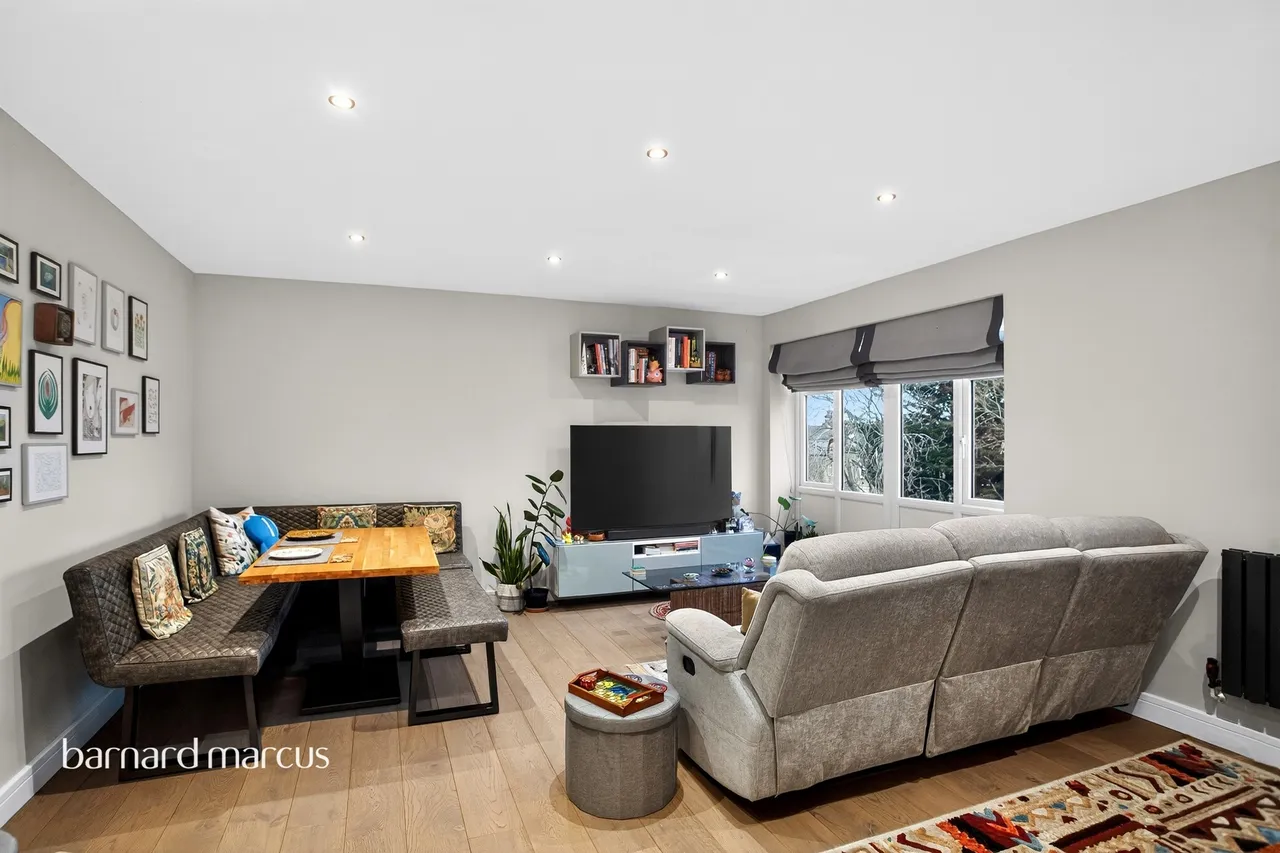 3 bed flat for sale — Venner Road, LONDON