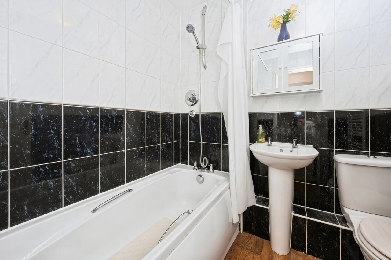 Butlerwood Close, Kirkby-in-Ashfield, Nottingham, Nottinghamshire, NG17, photo 11