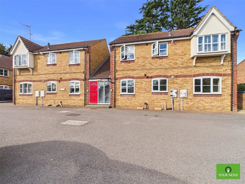 2 bed flat for sale — Silver Way, Romford, RM7