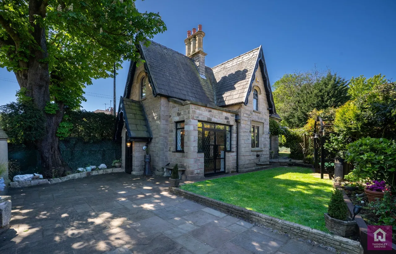 3 bed house for sale, Ashton Lane, Sale, M33