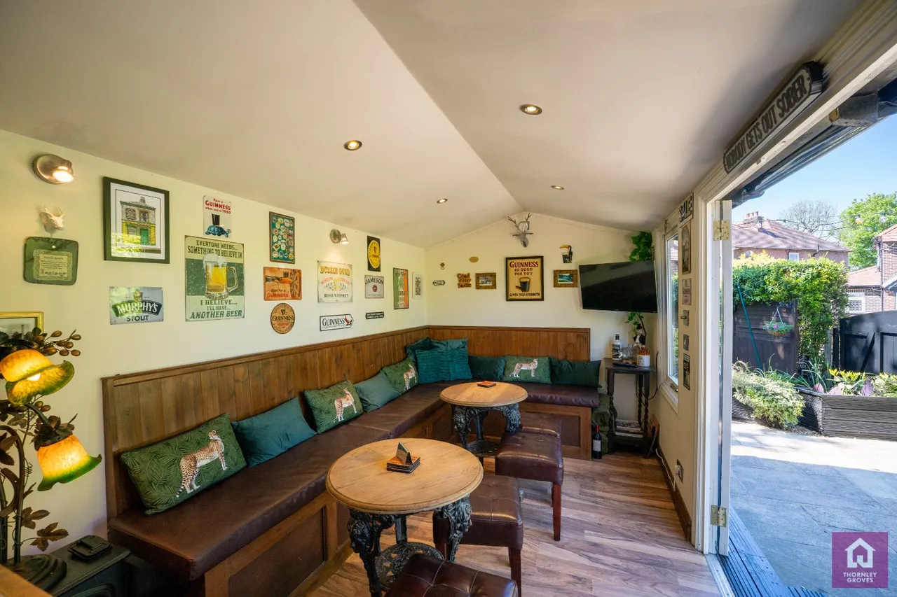 Ashton Lane, Sale, M33, photo 17