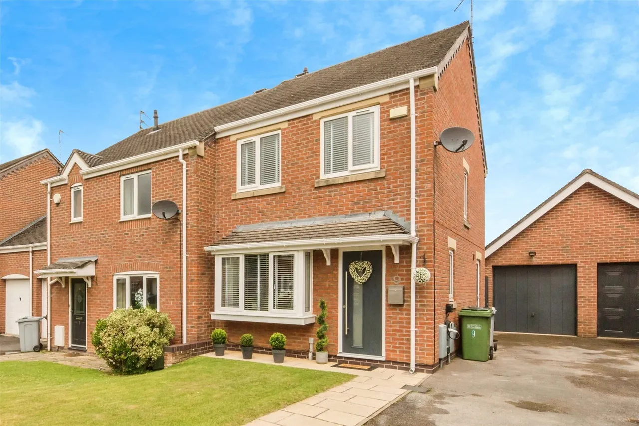 2 bed house for sale — Portmarnock Close, MACCLESFIELD, Cheshire, SK10