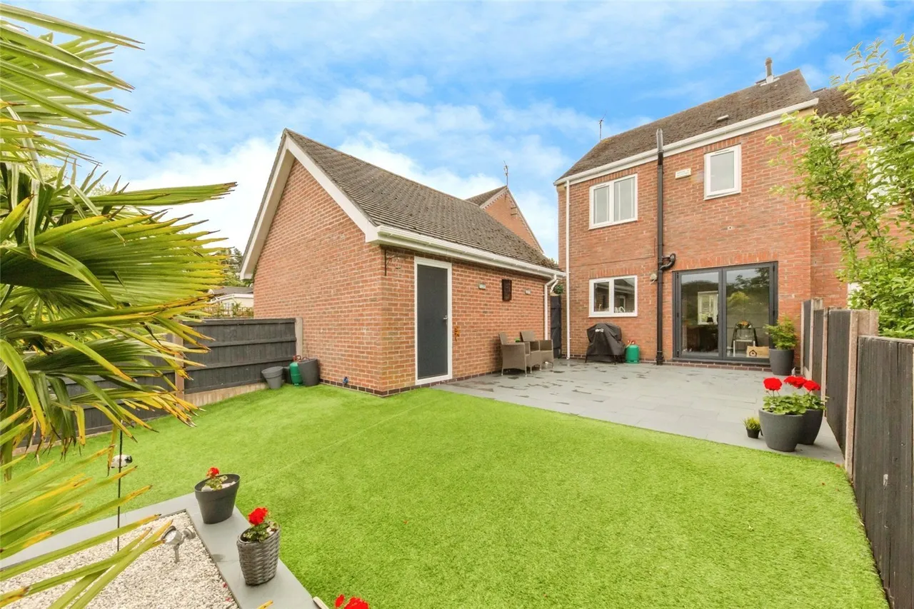 Portmarnock Close, MACCLESFIELD, Cheshire, SK10, photo 2