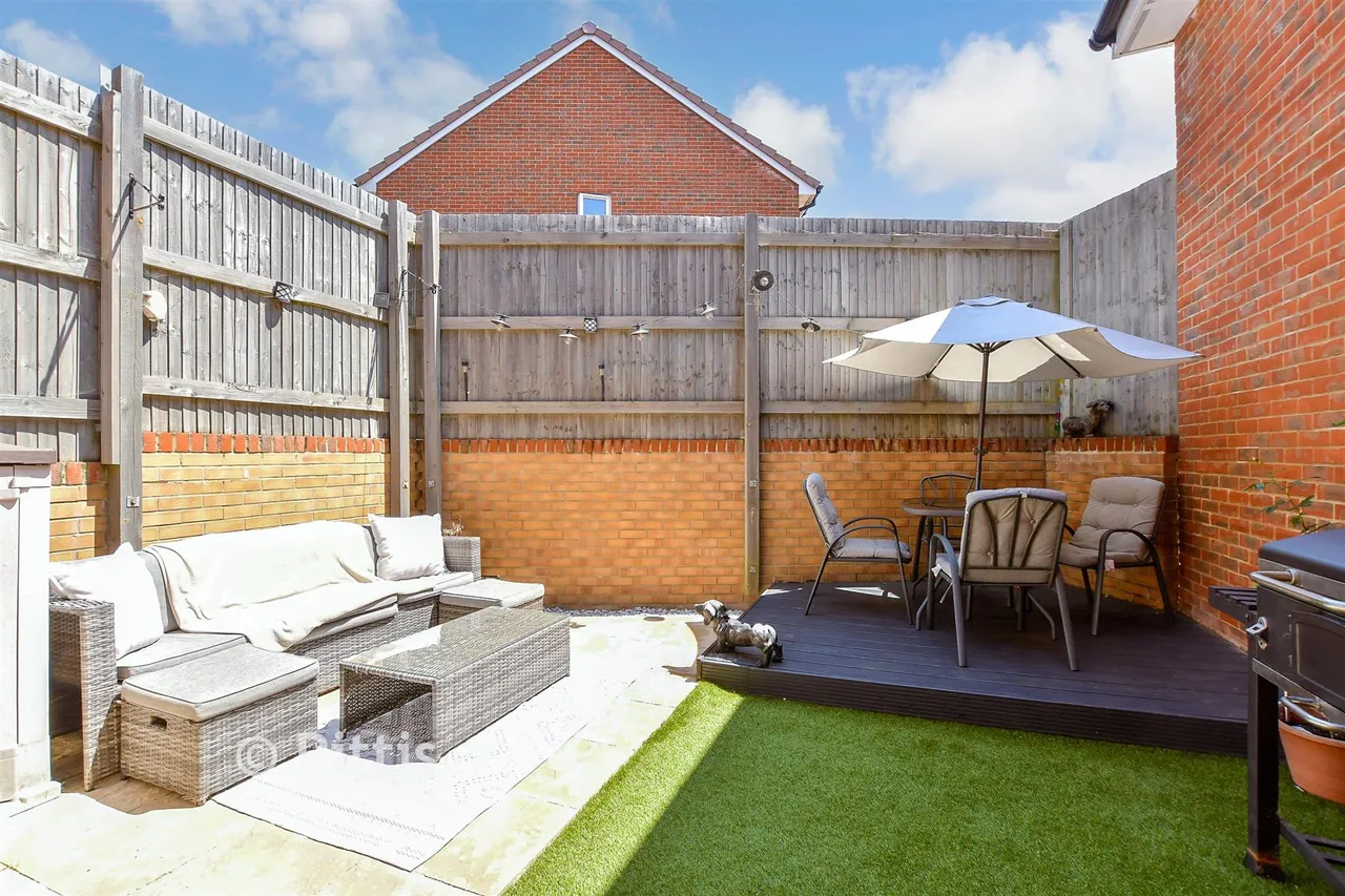 Naval Terrace, East Cowes, PO32, photo 9