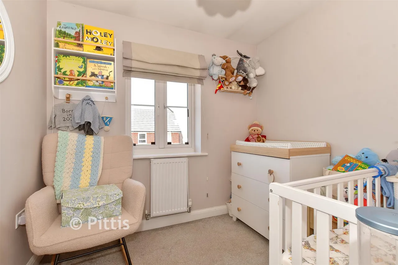 Naval Terrace, East Cowes, PO32, photo 6