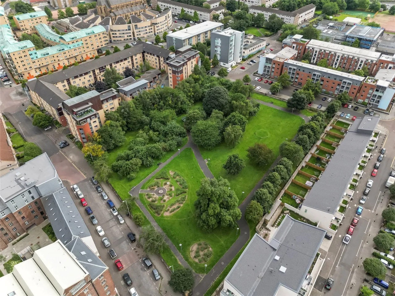Errol Gardens, GLASGOW, Lanarkshire, G5, photo 7