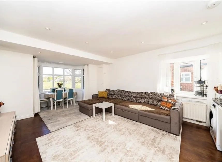 2 bed flat for sale — Wricklemarsh Road, Blackheath, SE3