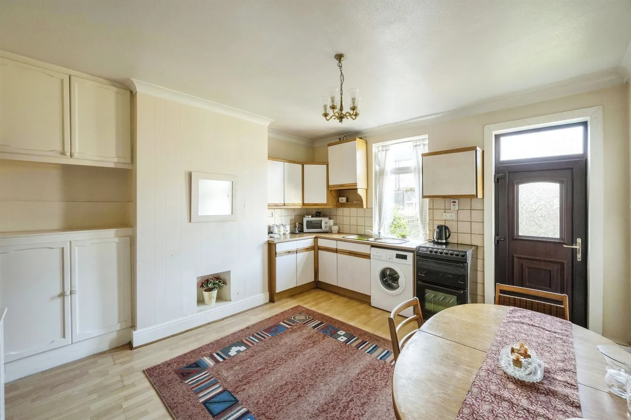 Avenue Road, Wath-Upon-Dearne, S63, photo 8