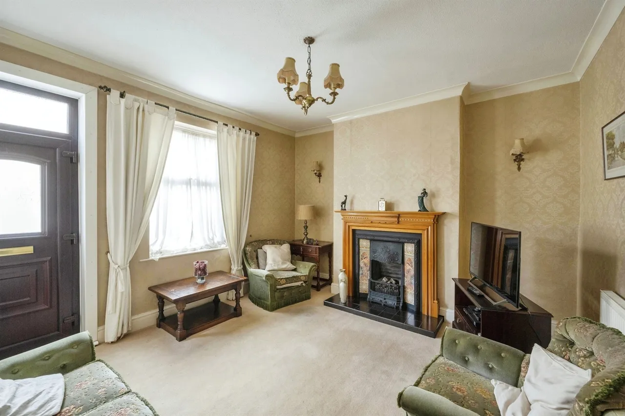 Avenue Road, Wath-Upon-Dearne, S63, photo 2