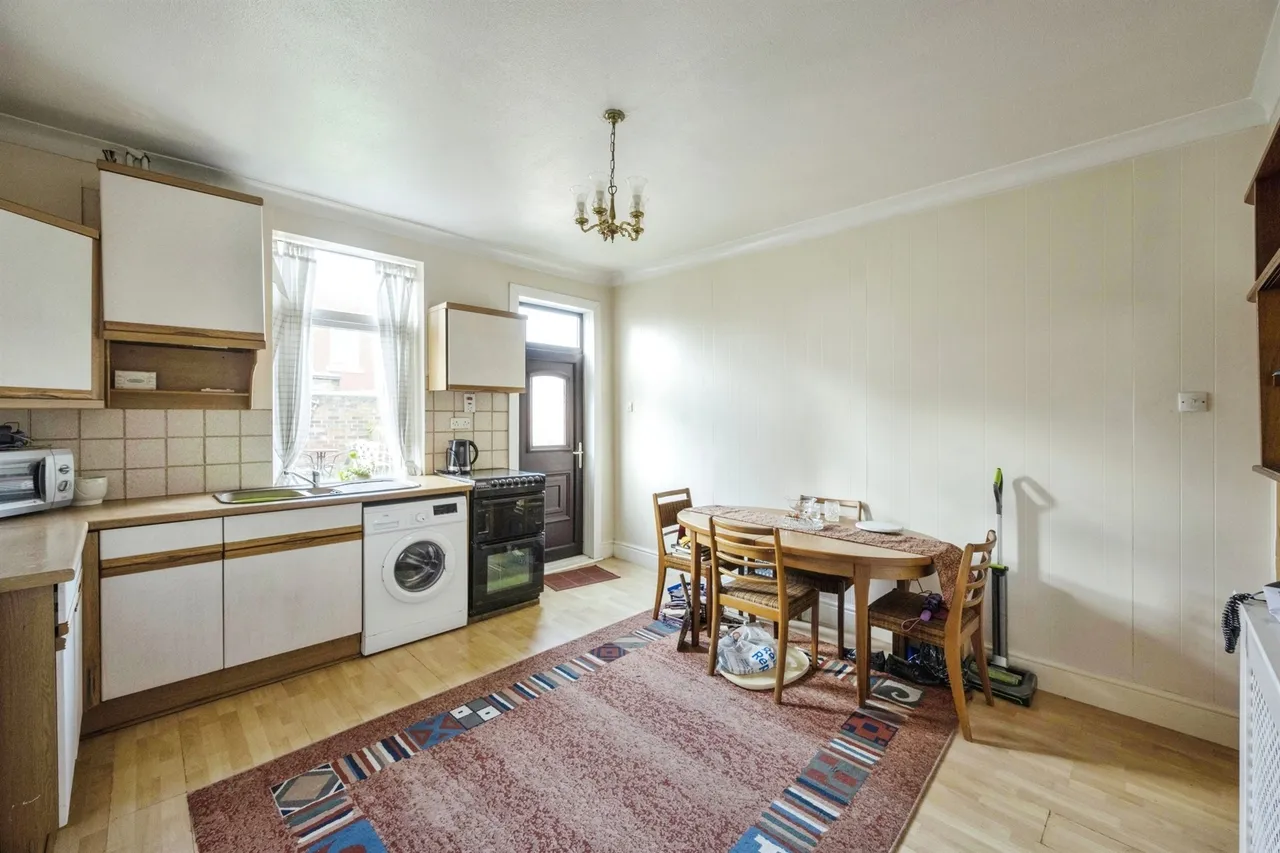 Avenue Road, Wath-Upon-Dearne, S63, photo 7