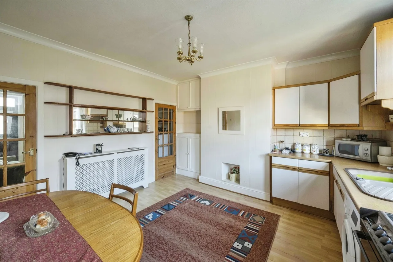 Avenue Road, Wath-Upon-Dearne, S63, photo 4