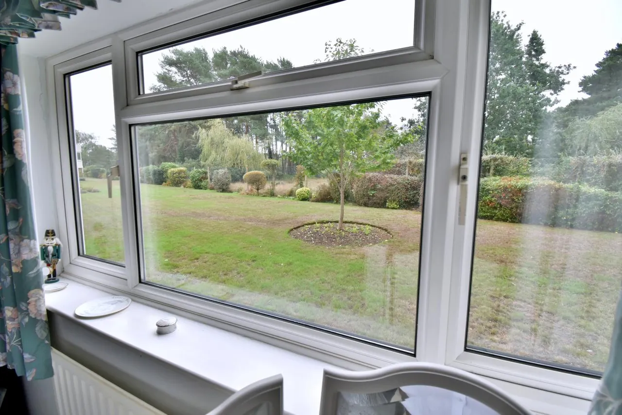 Wivenhoe House, BH22, photo 13