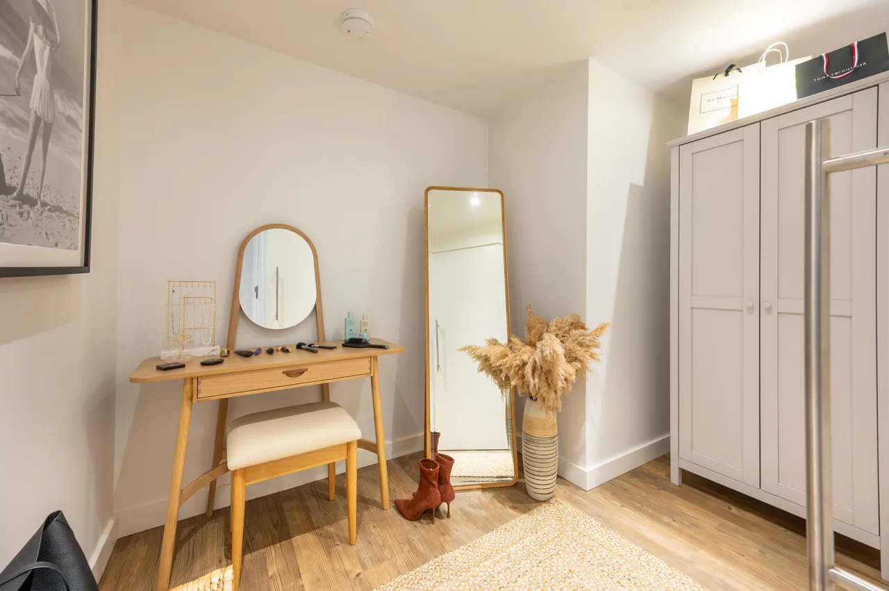 Flat 522 Birch House, Repton Gardens, Wembley, photo 5