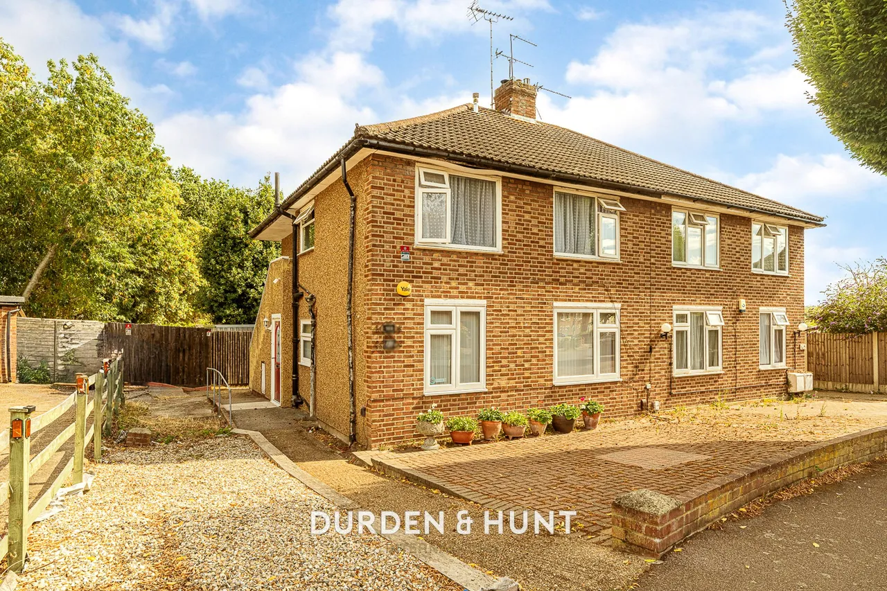 2 bed flat for sale, River Way, Loughton, IG10