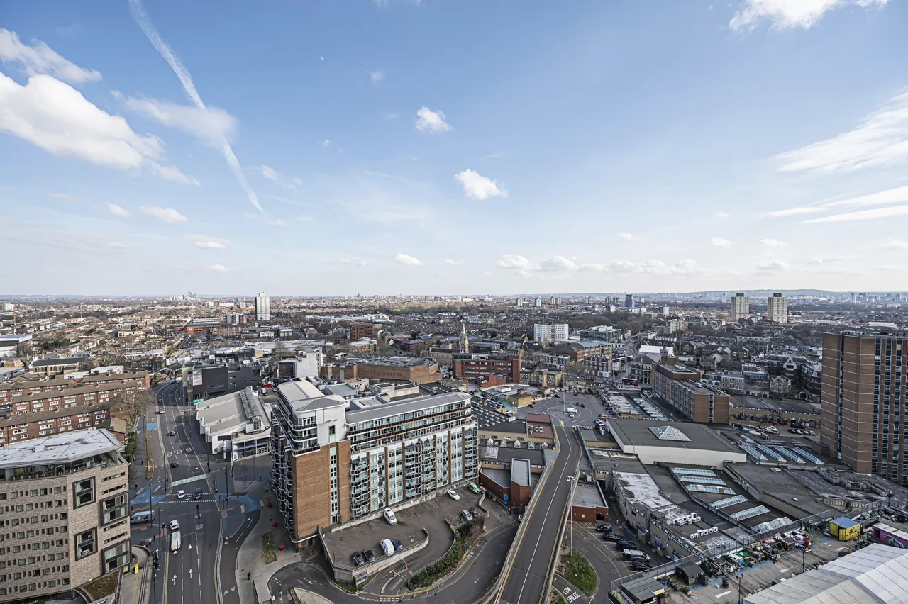 Flat 124, Legacy Tower, 88 Great Eastern Road, London, photo 10