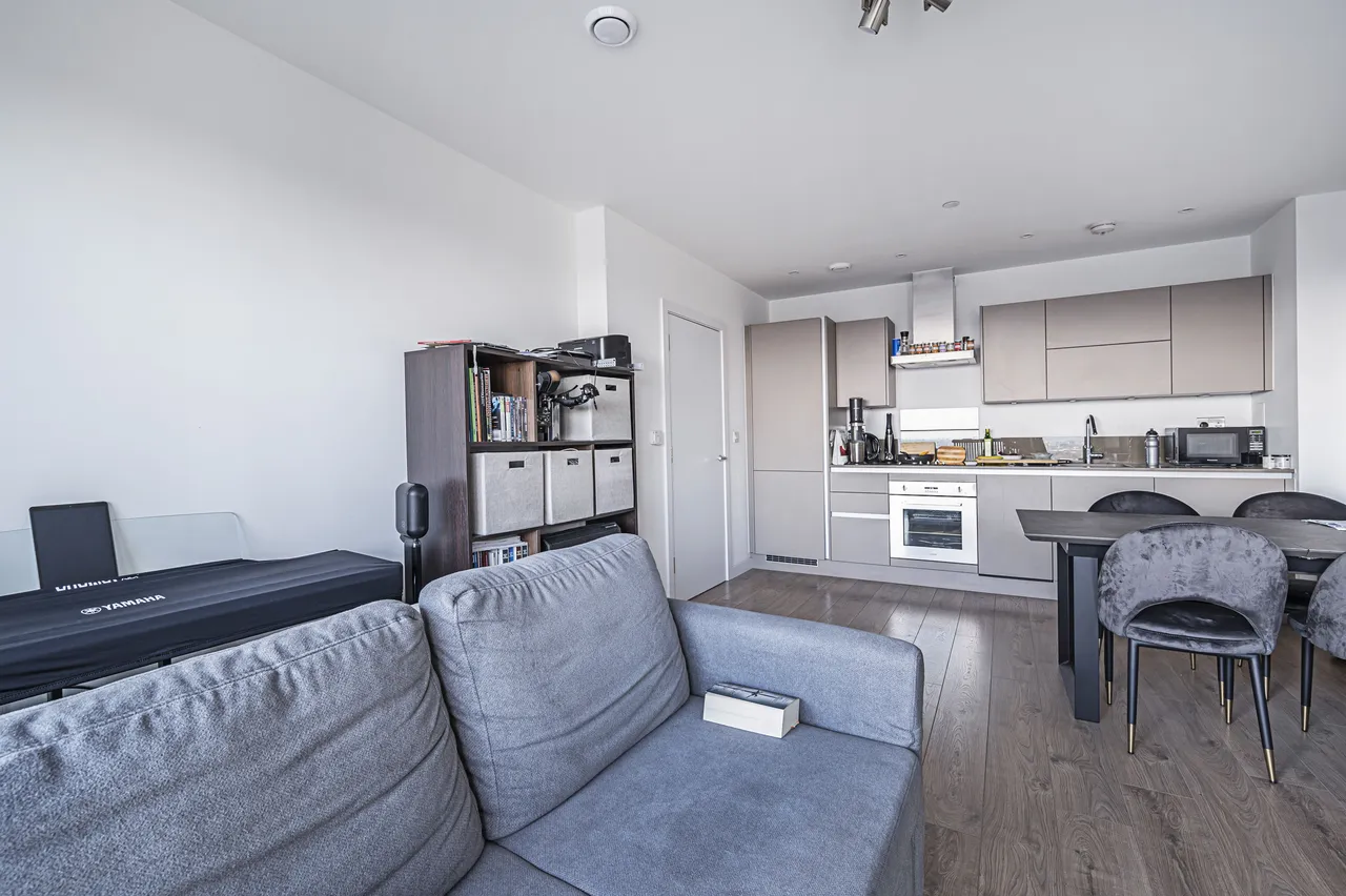 Flat 124, Legacy Tower, 88 Great Eastern Road, London, photo 6