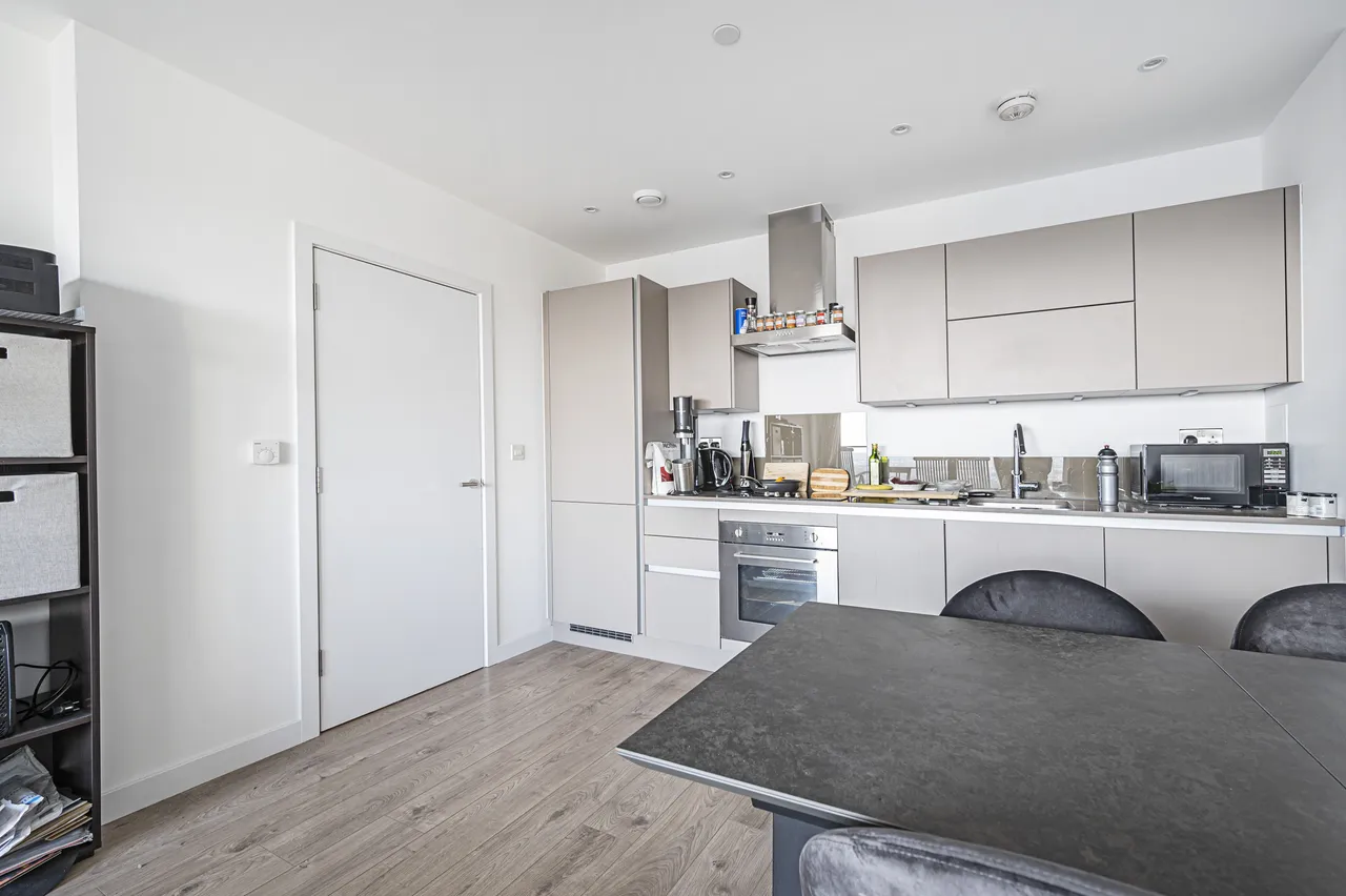 Flat 124, Legacy Tower, 88 Great Eastern Road, London, photo 3