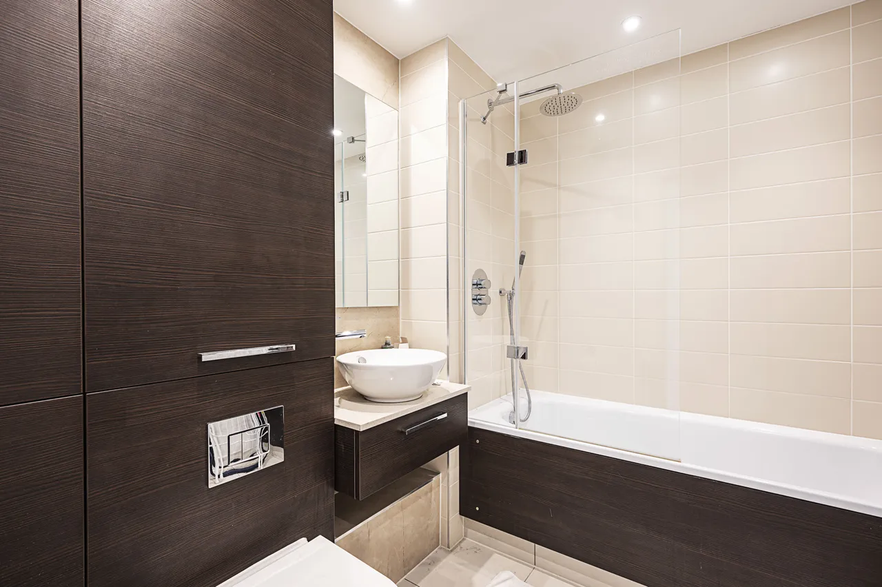 Flat 124, Legacy Tower, 88 Great Eastern Road, London, photo 5