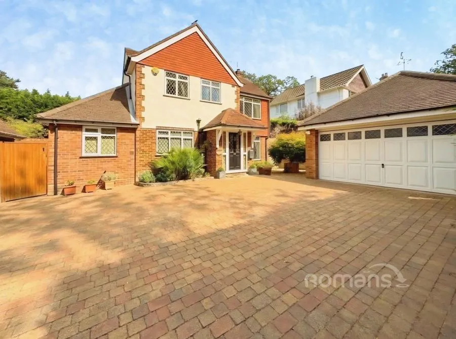 5 bed house for sale, Chobham Road, Frimley, GU16