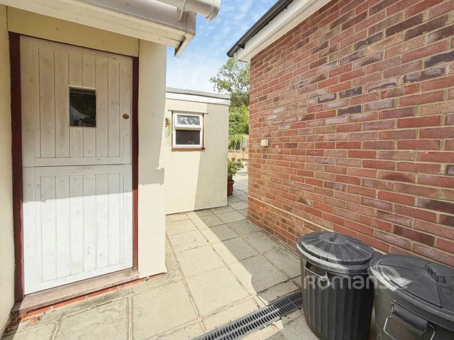 Chobham Road, Frimley, GU16, photo 27