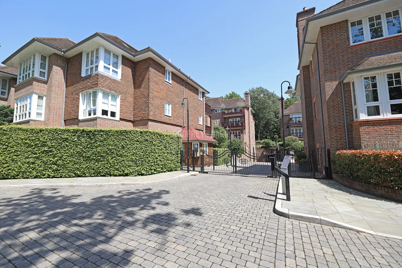 3 bed flat for sale, Mill Hill Place, Mill Hill, NW7