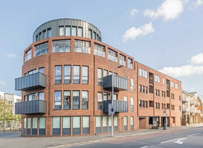 3 bed flat for sale, Coombe Road, Kingston Upon Thames, KT2