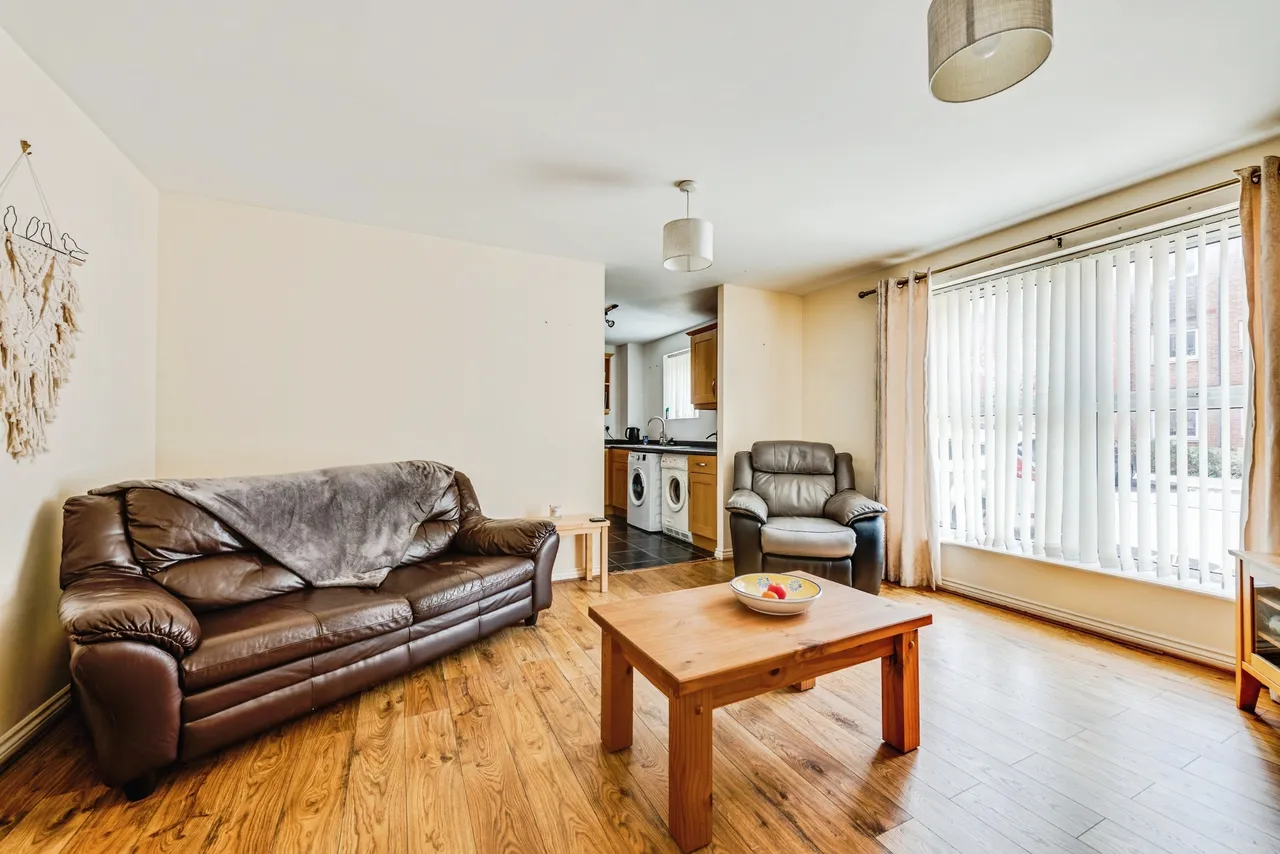 Yersin Court, Swindon, SN1, photo 4