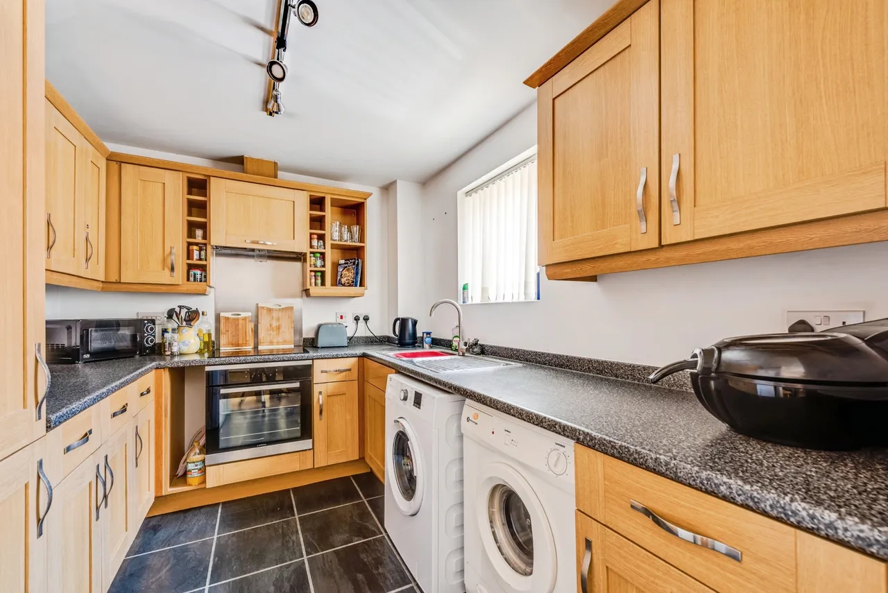 Yersin Court, Swindon, SN1, photo 7