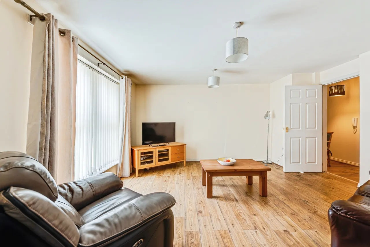 Yersin Court, Swindon, SN1, photo 3